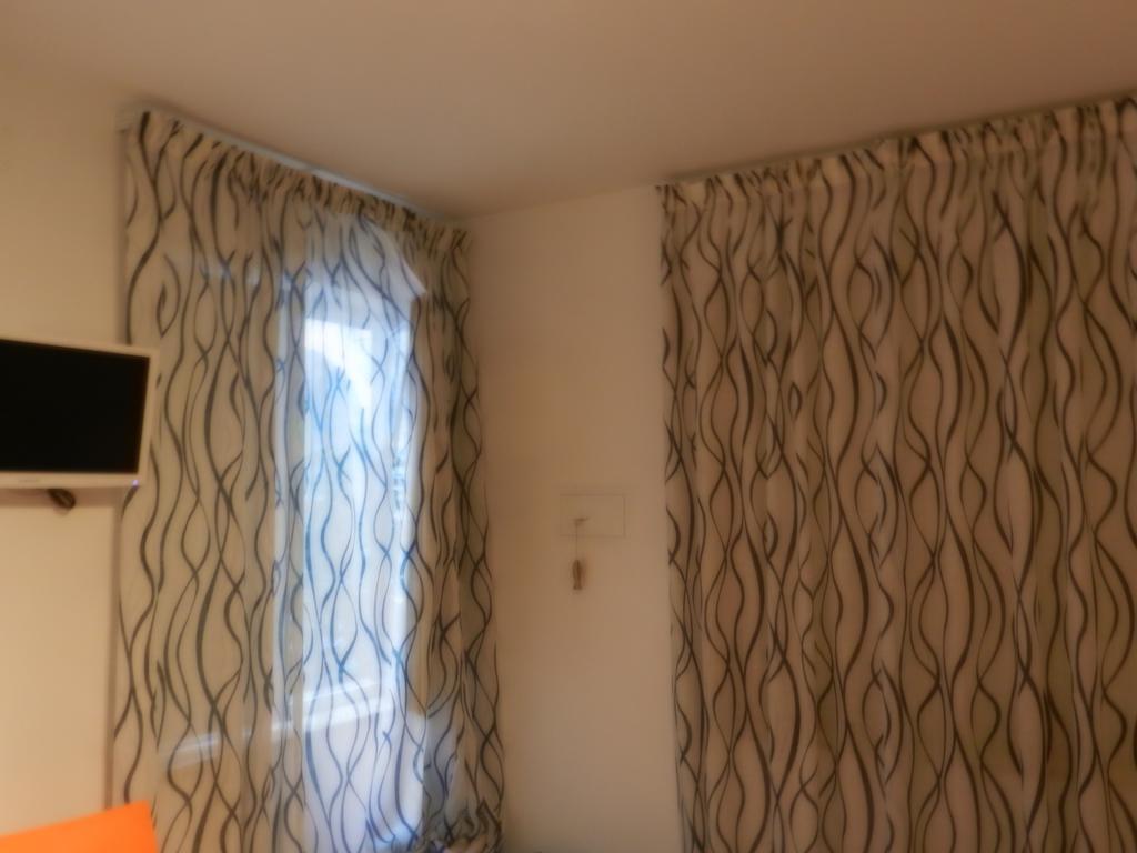 My Suite Sorrento Rum bild