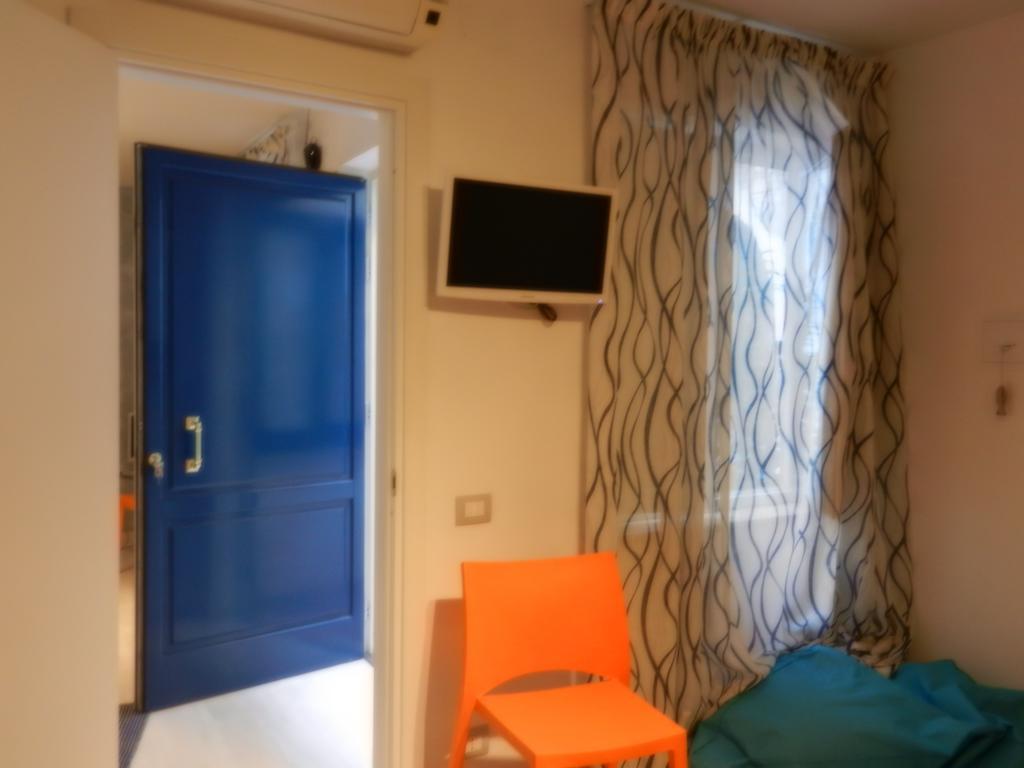 My Suite Sorrento Rum bild